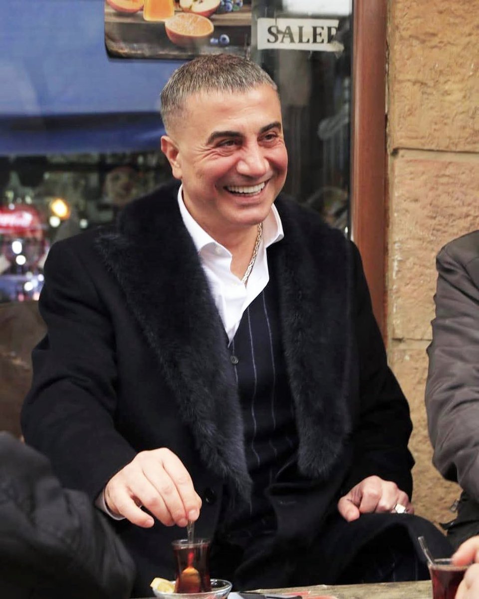İki kardeş, çektikleri videoda Sayın Reis Sedat PEKER’e seslenerek okulda düşürdükleri telefonlarının kırıl…